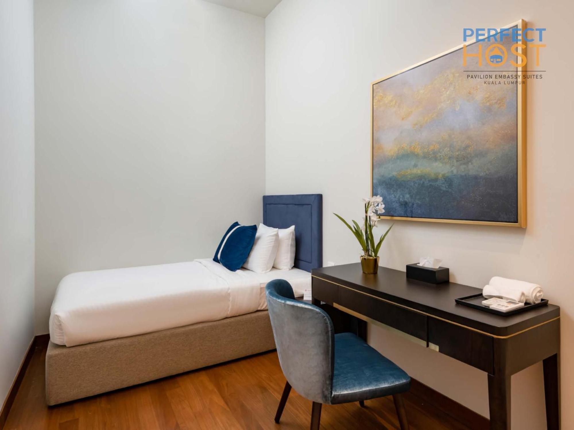 Pavilion Embassy Suites Kl By Perfect Host Kuala Lumpur Room photo